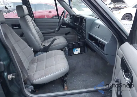 1993 Jeep Cherokee from USA, damaged, VIN 1J4FJ28S3PL538607